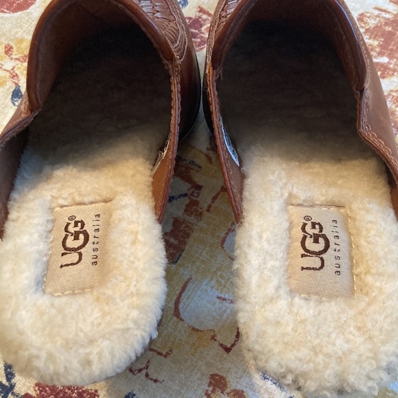 UGG Clogs - Picture 7 of 7